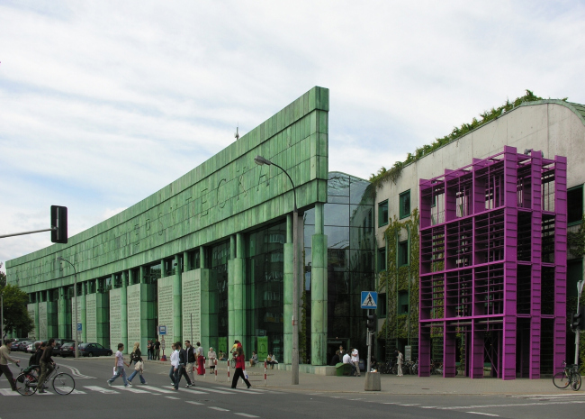 ���������� ����������� ������������. ���������, 2000. ���������� � ������������� ���������� �Budzynski & Badowski�