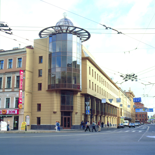 Entertainment center with apartments at 126/2, Nevsky Prospect, Central District Saint Petersburg, Russia, 2002  Anatoliy Stolyarchuk architectural studio