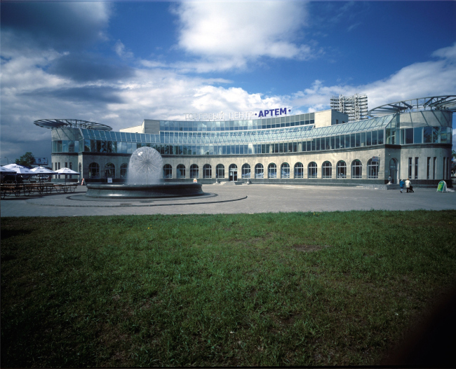Center of Olympic Trade ("Artem" shopping mall) and the landscaping of the adjacent territoty at 20, Dobrolyubova Avenue, Saint Petersburg, Russia, 2003  Anatoliy Stolyarchuk architectural studio