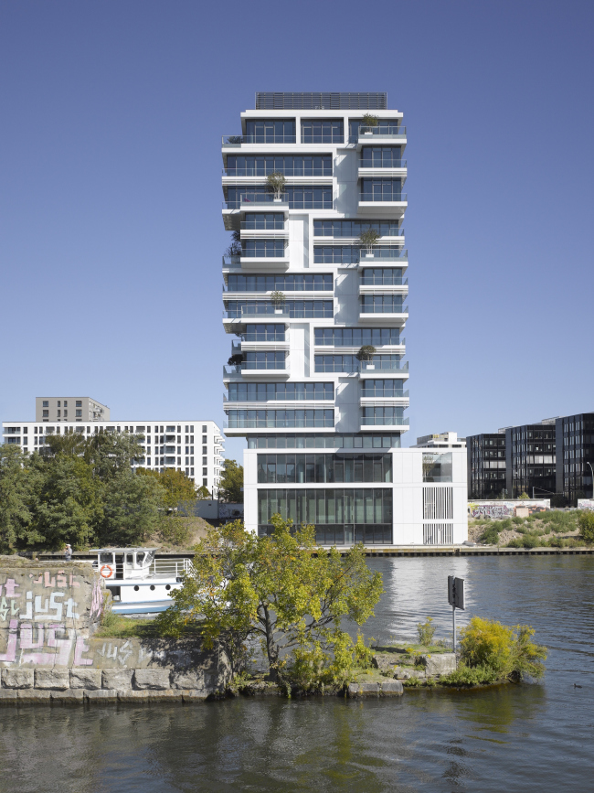 Residential building "Living Levels"  East Side Tower. Photo  Roland Halbe