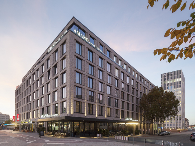 Amano and Ibis hotels next to Berlin Central Station. Photograph � Martin Tervoort