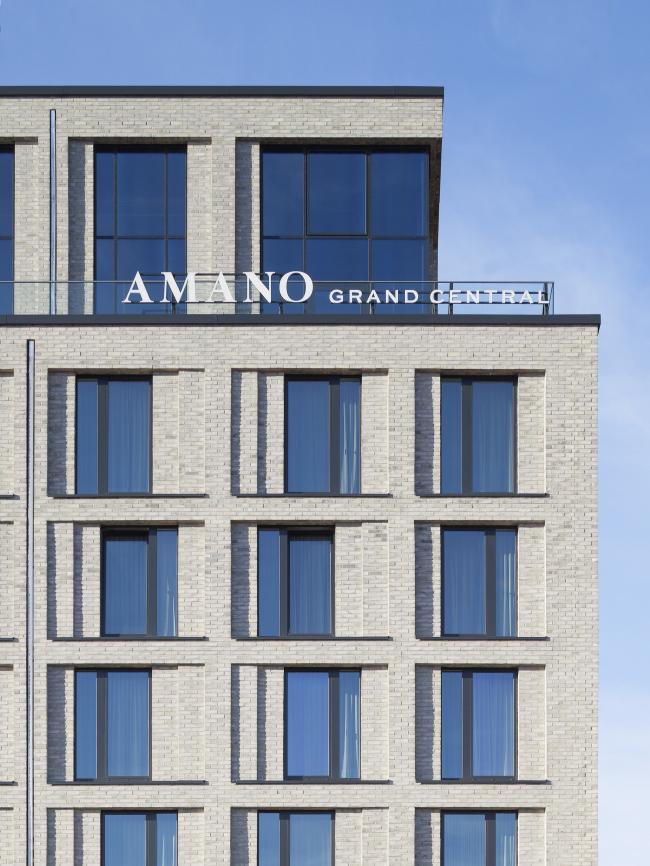 Amano and Ibis hotels next to Berlin Central Station. Photograph � Martin Tervoort