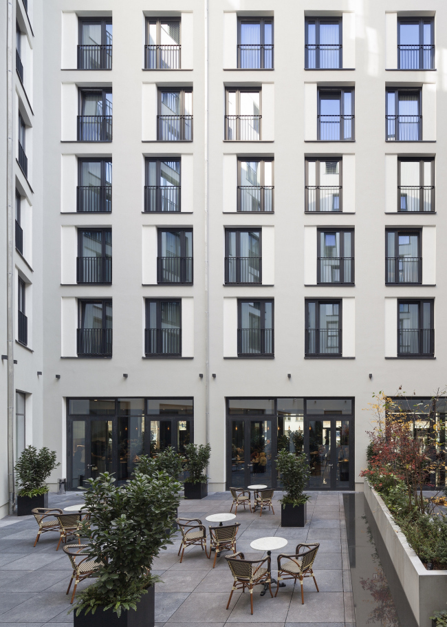 Amano and Ibis hotels next to Berlin Central Station. Photograph � Martin Tervoort