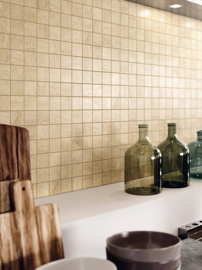 �� ����� ����� Travertino+ ������� ������ � ������� 30�30 ��. � ������ � ��� ���������������� �����