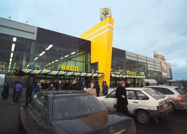 "Lenta" shopping center on the Pulkovo Highway. Construction, 2002  Anatoly Stolyarchuk architects