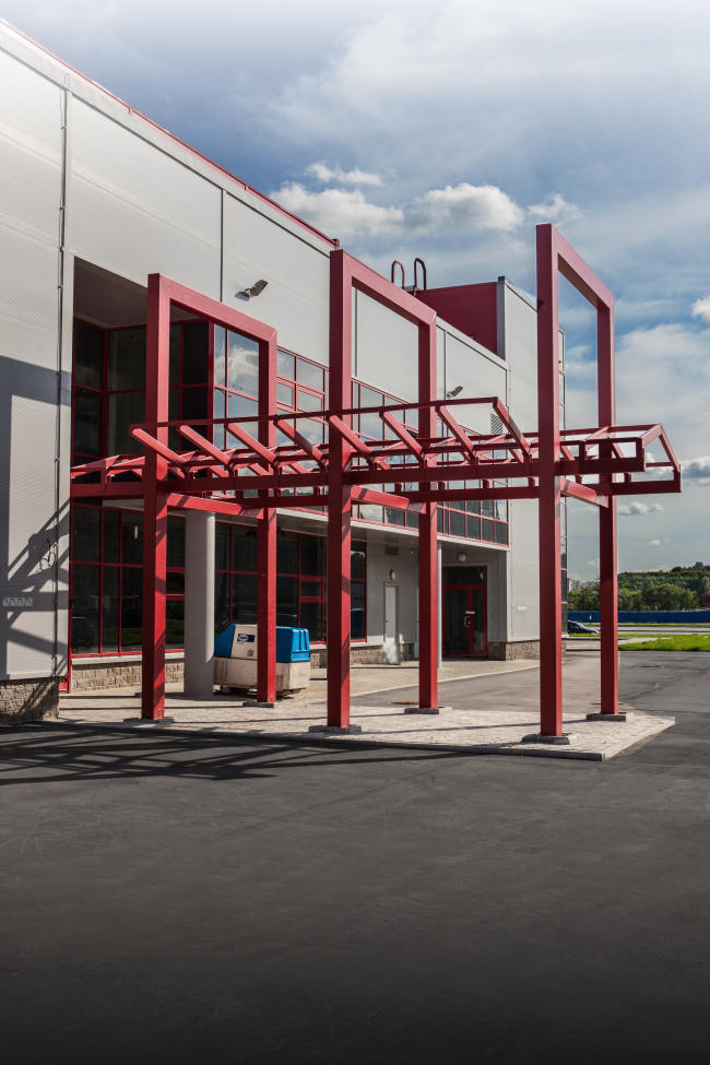 Youth hobby center. The awning above the main entrance. Construction, 2014  Anatoly Stolyarchuk architectural studio