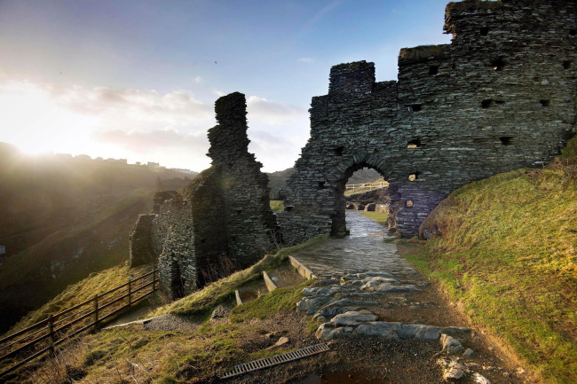 ����� ��������� � ��� �����������. ����������� � ����� competitions.malcolmreading.co.uk/tintagel