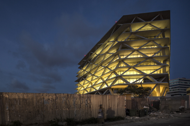 �������� One Airport Square � Fernando Guerra | FG+SG