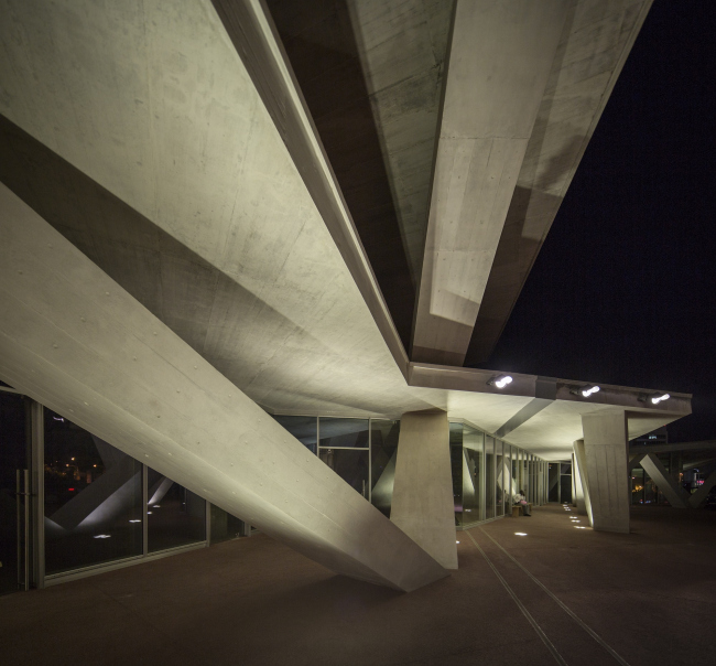�������� One Airport Square � Fernando Guerra | FG+SG