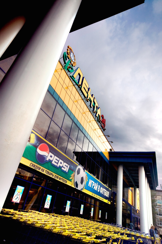 "Lenta" shopping center on the Embankment of the Obvodnoy Channel. Construction, 2005  Anatoly Stolyarchuk architects