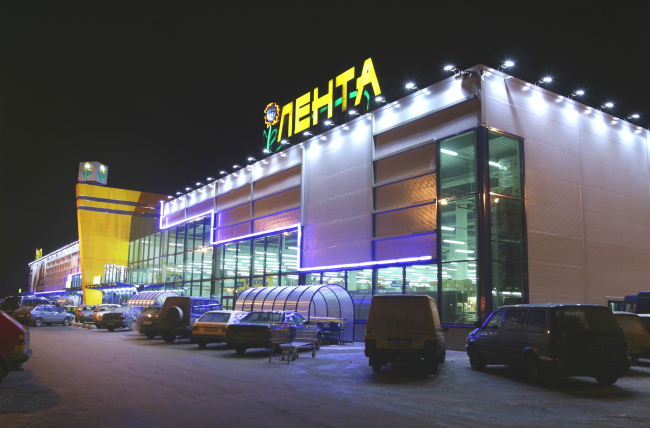 "Lenta" shopping center on the Pulkovo Highway. Construction, 2002  Anatoly Stolyarchuk architects