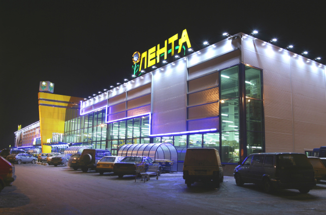 "Lenta" shopping center on the Pulkovo Highway. Construction, 2002 � Anatoly Stolyarchuk architects