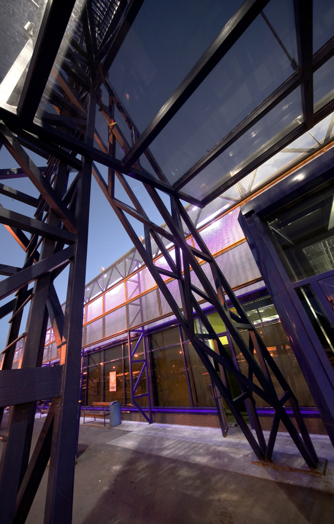 "Lenta" shopping center on the Tallinn Highway. Construction, 2006 � Anatoly Stolyarchuk architects