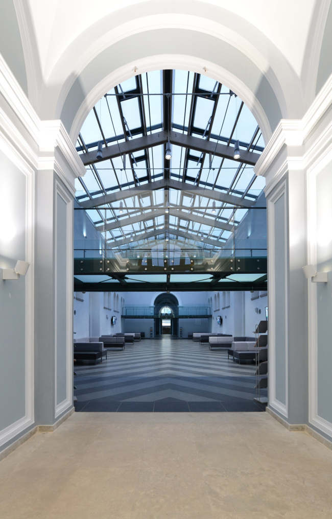 The main building of the Higher Management School of Saint Petersburg State University. Restoration and adjustment, 2014. Photo � Margarita Yavein, Tatyana Strekalova