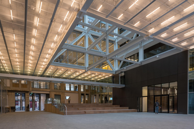 ���������� � ����� ������ ������ ����������. ������������� OMA; ����: Ossip van Duivenbode