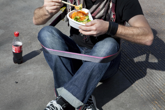 Chairless (���� �����). ���������� ��� ������� �� �����, ��������� ��� �������� Vitra � Nicole Bachmann