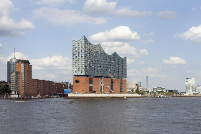 Здание Гамбургской филармонии Elbphilarmonie в процессе строительства. Фото © Oliver Heissner