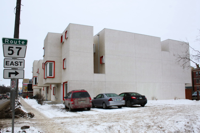 ����� �������� Centre Village � ���������. ����������� 5468796 Architecture � Cohlmeyer Architecture Limited. ���� � ����� �������