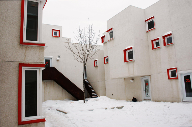 ����� �������� Centre Village � ���������. ����������� 5468796 Architecture � Cohlmeyer Architecture Limited. ���� � ����� �������