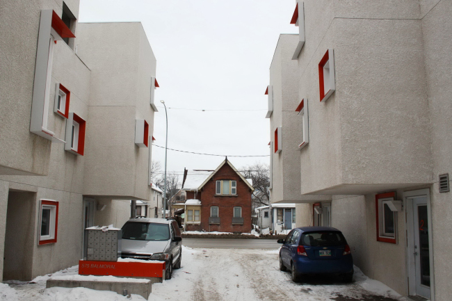 ����� �������� Centre Village � ���������. ����������� 5468796 Architecture � Cohlmeyer Architecture Limited. ���� � ����� �������