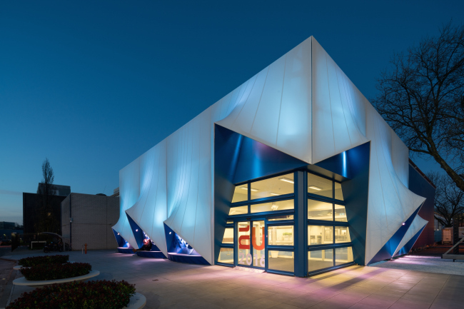 Mobile Europe Building. ���������. ���� DUS Architects. �� ������� ���������� ������� ������ � 3D ������. ���������� � Ossip van Duivenbode