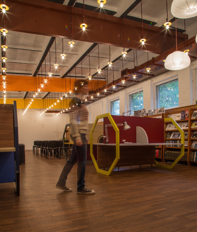Co-working space in the Blokhintsev Library in Dubna. Interior, 2015 � PANACOM