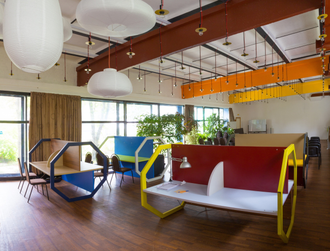 Co-working space in the Blokhintsev Library in Dubna. Interior, 2015 � PANACOM
