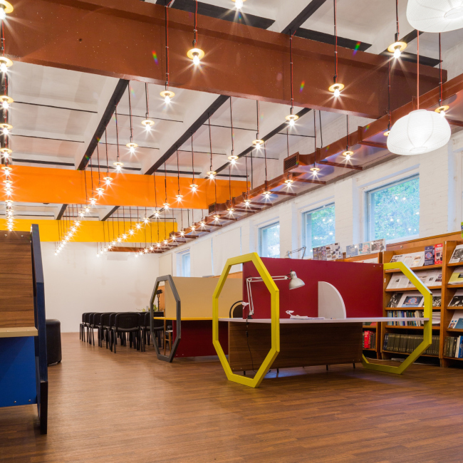 Co-working space in the Blokhintsev Library in Dubna. Interior, 2015 � PANACOM