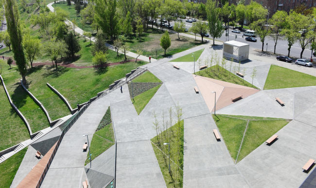 ���������� ����� ����, ����������� � 2011 ����, ���������� ����� ������������ �������: ��������� � ����������� ������ ���� ��������� ��������� ��������� ������������ �������� ���� (Bernard Khoury). ���� � ����� www.bernardkhoury.com