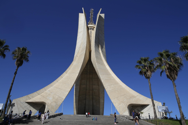 �����. �������� ��������� (������ ��-�����) 1981�1982.  �������� ����� ����� (Bashir Yellès), ��������� ������ �������� (Marian Koneczny). ���� � ��� ������� ������