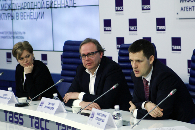 Press conference in the Telegraph Agency of the Soviet Union. On photo: Sergey Kuznetsov, Simon Mikailovsky, and Ekaterina Pronicheva. Photo by Alla Pavlikova