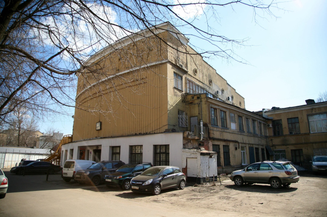 Реконструкция здания на 1-ой Фрунзенской улице. «Дом-самолет»