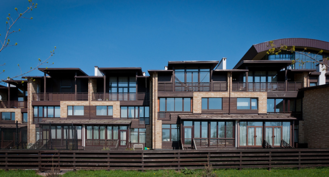 Townhouses in the residential and sports complex "Novogorsk Olympic Village". Construction, 2013 � Arkhitekturium