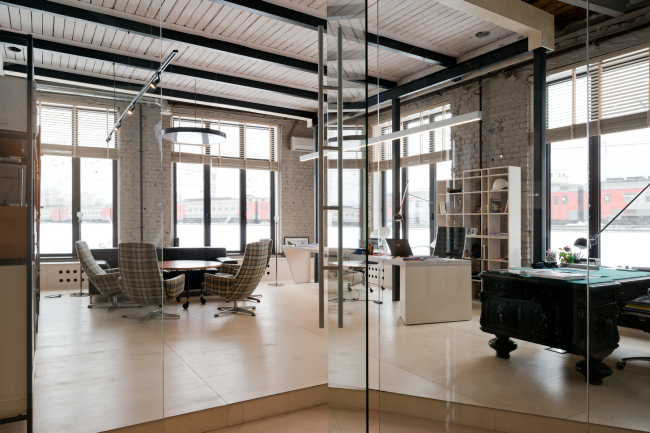 The interior of the Wowhaus office, 2016. The leaders' office. Photograph � Ilia Ivanov