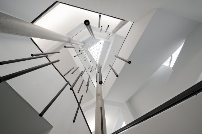 Reconstruction of the the former building of a communal kitchen at the Novokuznetskaya Street, 2014 Kleinewelt Architekten. Photo � I. Ivanov
