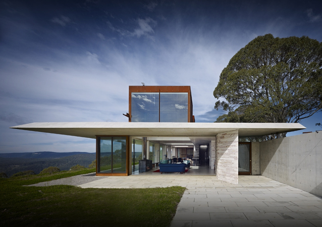 ��� Invisible House � �������� � Michael Nicholson