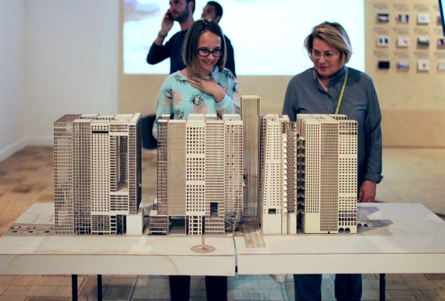 ����������� off-line, ������ ���� Wall; ����� ������ ���� ���������, �����. ��� ������ � �������� �����������, 2016. ���������� � ���� ����������, ����.��