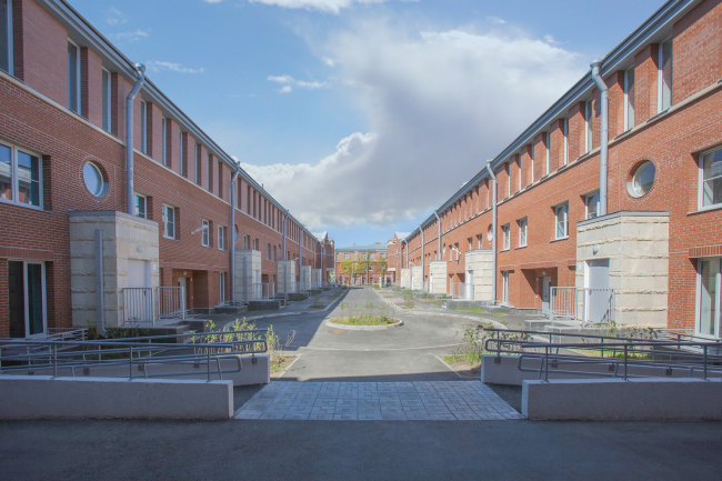 "Amazon" residential complex. Central courtyard. A look at the Zosimova Street. Construction, 2015  Tatiana Strekalova, Studio 44