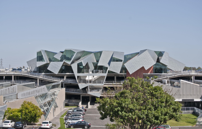 ������� ������ �������������� � ������-���� � Eric Owen Moss Architects