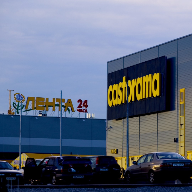 "Lenta" shopping center on the Dalnevostochny Avenue. Facade. Construction, 2009  Anatoly Stolyarchuk architects