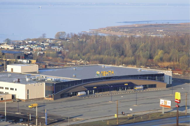 "Lenta" shopping center on the Savushkina Street. Facade. Construction, 2001 � Anatoly Stolyarchuk architects