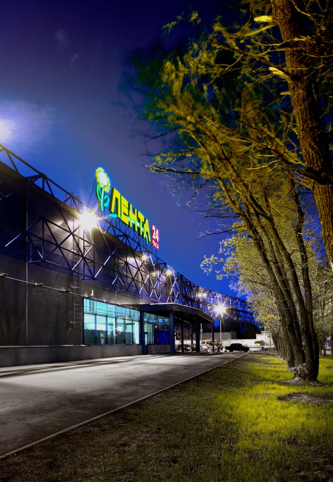 "Lenta" shopping center on the Kim Avenue. Facade. Construction, 2007  Anatoly Stolyarchuk architects