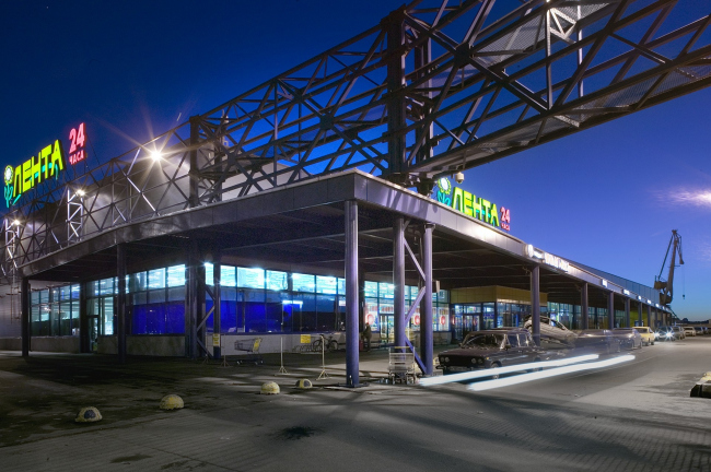 "Lenta" shopping center on the Kim Avenue. Facade. Construction, 2007  Anatoly Stolyarchuk architects