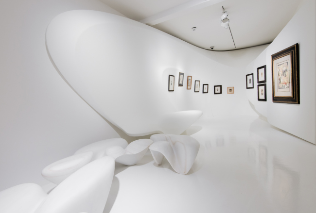 Kurt Schwitters: MERZ exhibition design by Zaha Hadid. Galerie Gmurzynska, Zurich, Switzerland. Courtesy of Galerie Gmurzynska