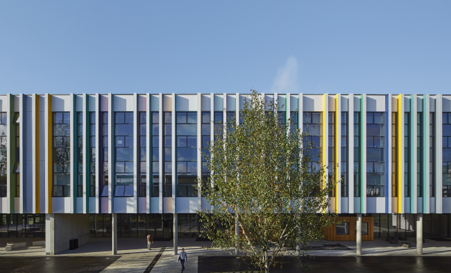 Regent High School � �����������, ������. 
Walters & Cohen Architects. ���� � Dennis Gilbert
