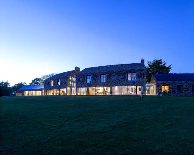  Contour House  , . 
Sanei Hopkins Architects.   Peter Landers