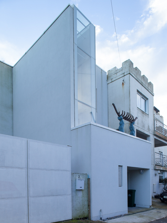  The Narrow House, --. 
Sanei Hopkins Architects.   Peter Landers