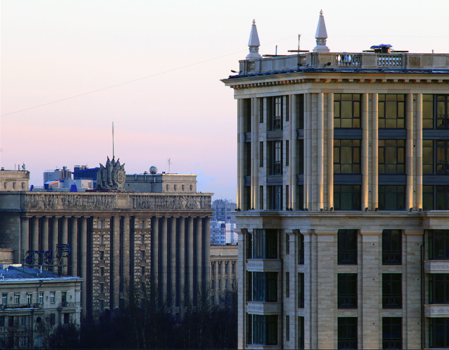 Дом на ул. Победы, 5. Бюро «Евгений Герасимов и партнеры». 2014. Фотография предоставлена LEGENDA Intelligent Development Дом на ул. Победы, 5. Бюро «Евгений Герасимов и партнеры». 2014. Фотография предоставлена LEGENDA Intelligent Development