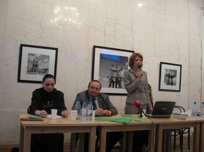 Наталья Душкина , член-основатель Международного научного комитета ICOMOS по сохранению наследия ХХ века, руководитель подсекции наследия ХХ века Федерального научно-методического совета по культурному наследию Министерства культуры и массовых коммуникаций РФ, профессор МАРХИ.) Александр Кудрявцев , Президент Российской Академии Архитектуры и Строительных Наук, зампредседателя Федерального научно-методического совета по культурному наследию Министерства культуры и массовых коммуникаций РФ. Марина Хрусталева , председатель правления Московского общества охраны архитектурного наследия (MAPS) фотографии Натальи Коряковской Наталья Душкина , член-основатель Международного научного комитета ICOMOS по сохранению наследия ХХ века, руководитель подсекции наследия ХХ века Федерального научно-методического совета по культурному наследию Министерства культуры и массовых коммуникаций РФ, профессор МАРХИ.) Александр Кудрявцев , Президент Российской Академии Архитектуры и Строительных Наук, зампредседателя Федерального научно-методического совета по культурному наследию Министерства культуры и массовых коммуникаций РФ. Марина Хрусталева , председатель правления Московского общества охраны архитектурного наследия (MAPS) фотографии Натальи Коряковской