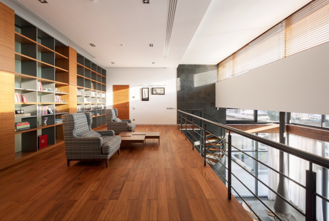 Hampton House. Country residence. The loft floor with a library. Construction, 2016  Roman Leonidov architectural bureau